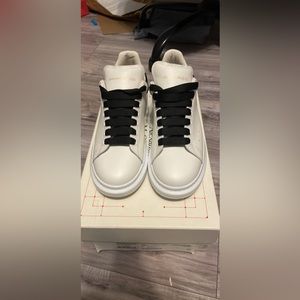 MENS Alexander Mcqueen oversized sneakers (43.5eu/10.5us)